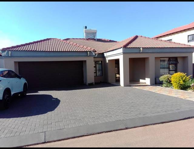 4 BEDROOM HOUSE FOR SALE IN THE ORCHARDS